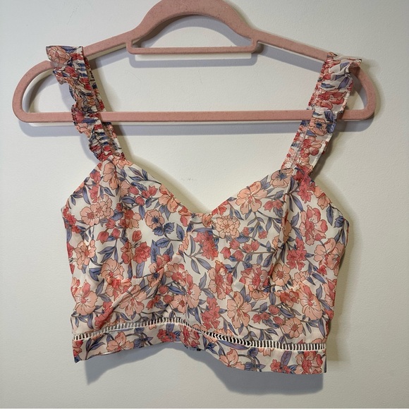 Kendall & Kylie Tops - kendall and kylie floral crop top size medium